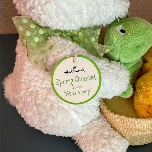 HALLMARK Spring Quartet "At The Hop" Singing Easter Bunny *NEW* - Picture 4 of 7